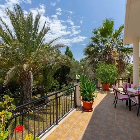 Katerina Νέο Χωριό