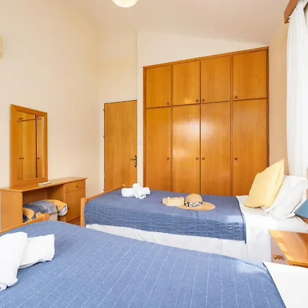 Katerina Νέο Χωριό